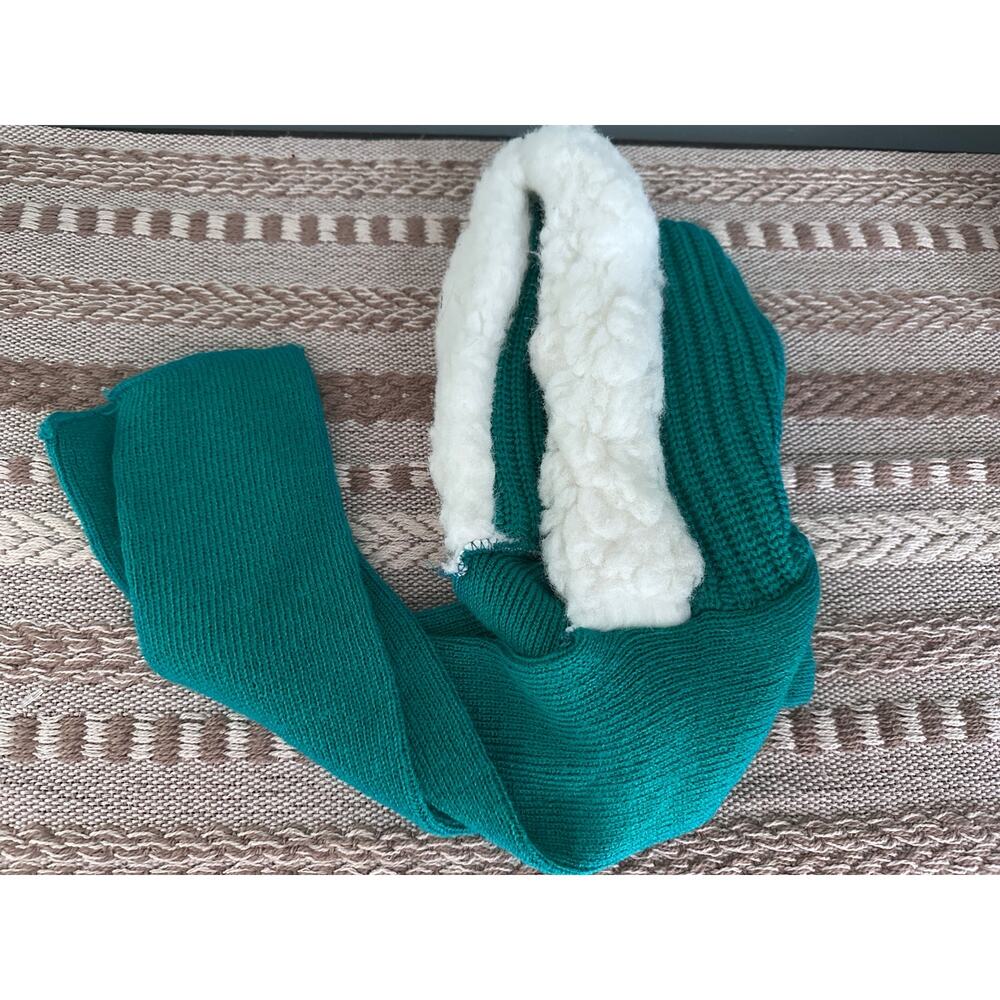Vintage Green Hat Scarf with Furry White Trim